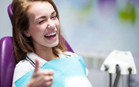 Komplexní dentální hygiena v Praze včetně Airflow nebo bělení zubů