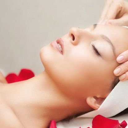 Kosmetické ošetření i s masáží obličeje, krku a dekoltu