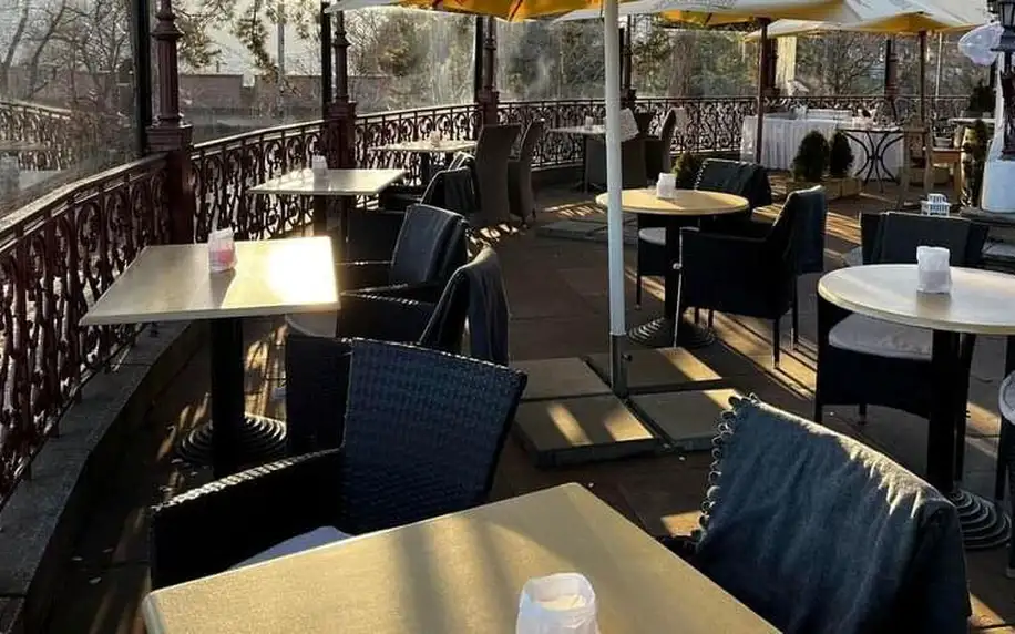 Čtyřchodové degustační menu pro dva na vyhlídkové terase s kouzelným výhledem na Prahu