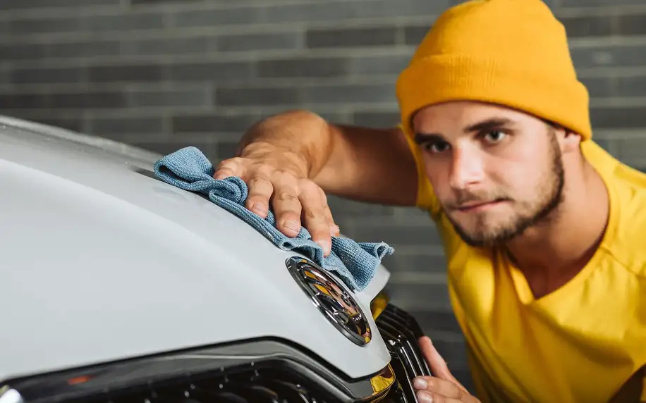 Ochrana a renovace laku auta i nanesení vosku