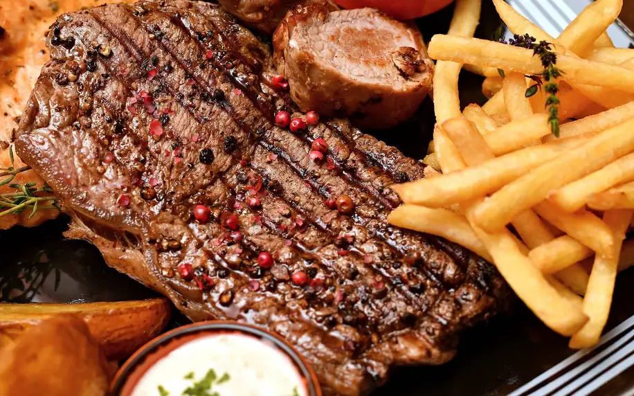 Steakové menu pro 2 či 4: 4 druhy masa, dipy, příloha