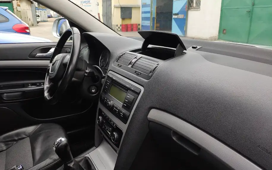 Čištění interiéru auta: luxování i tepování sedaček