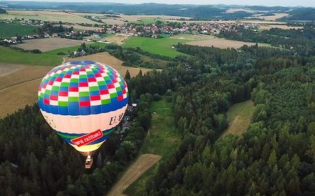 Kouzelný vyhlídkový let balónem při východu nebo západu slunce