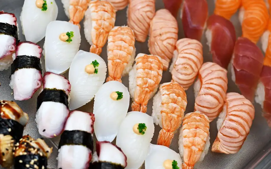 Snězte, co můžete: wok i grill a sushi speciality