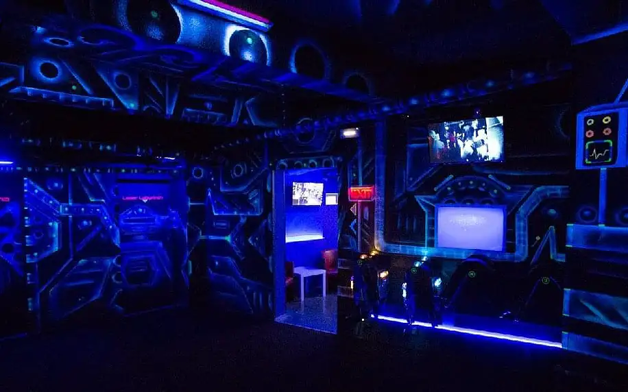 Adrenalin pro 4 os.: laser game, bludiště a 9D kino