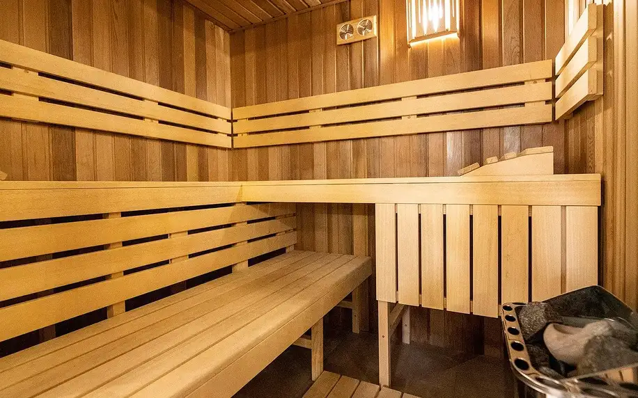 Privátní wellness až pro 4: sauna i vířivka, 120 min.