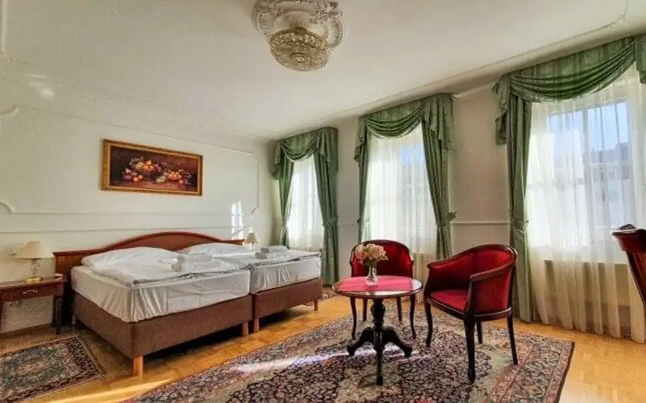 Karlovy Vary v Hotelu Krásná Královna **** se snídaněmi, vstupem do Alžbětiných lázní a oplatkami