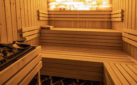 Hodina v saunovém světě s 10 saunami a vířivkami