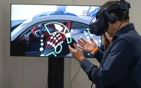 Závodní simulátor s možností virtuální reality