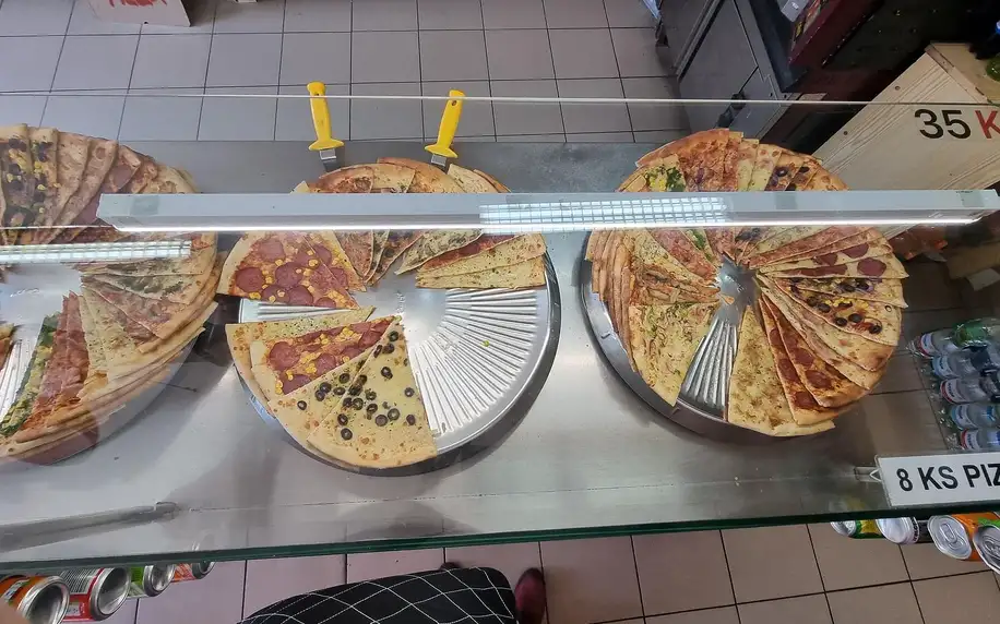 Pizza o průměru 33 či 45 cm nebo kebab s sebou