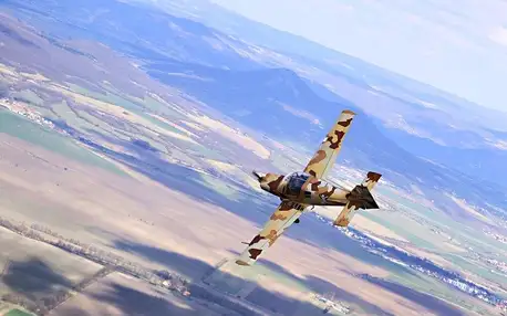 Akrobatický let letadlem SK61 Bulldog: 20–30 minut