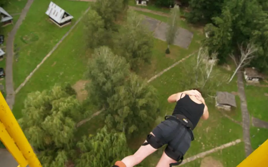 Extrémní bungee jumping z jeřábu z výšky 50 či 110 m