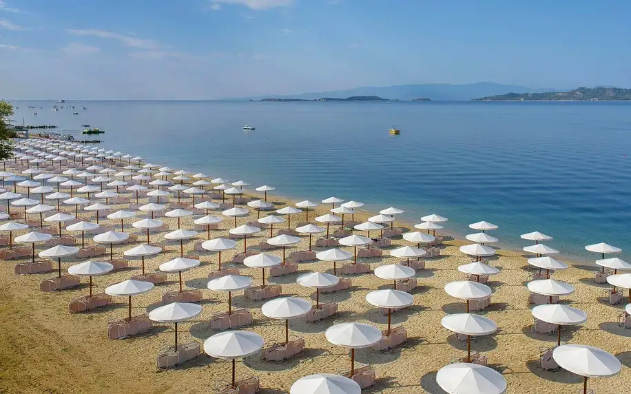 Chalkidiki: 4* hotel na pláži, all inclusive, letenka