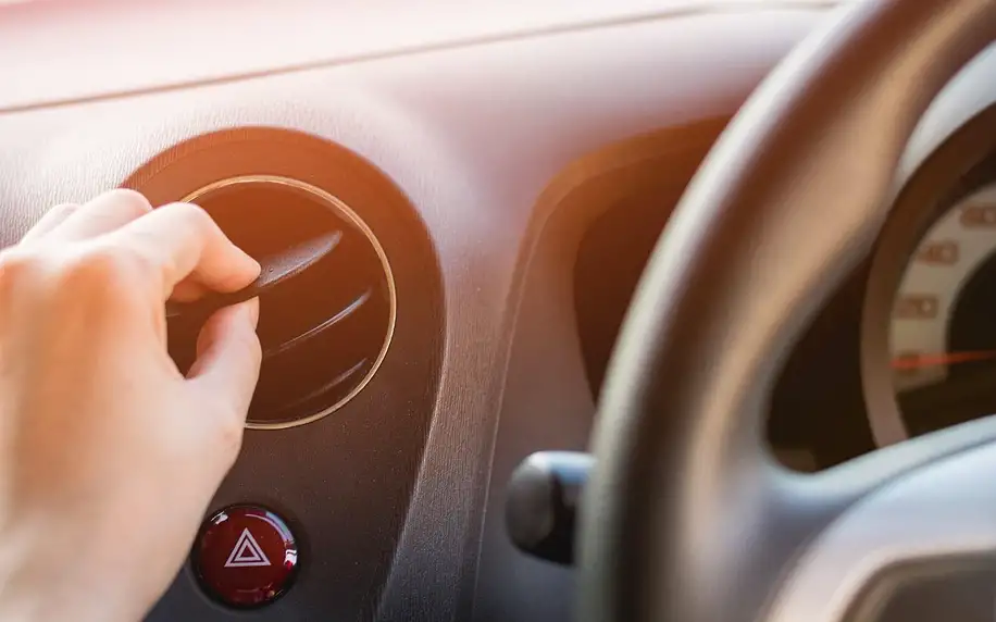 Čištění a doplnění klimatizace auta i dezinfekce ozonem