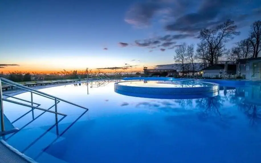Oblíbené termály Malé Bielice s neomezeným vstupem do bazénového komplexu + gurmánská polopenze