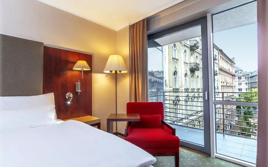 4* hotel v centru Budapešti: snídaně, sauna a víno