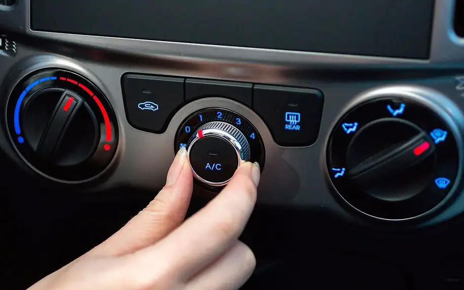 Čištění a doplnění klimatizace auta i dezinfekce ozonem