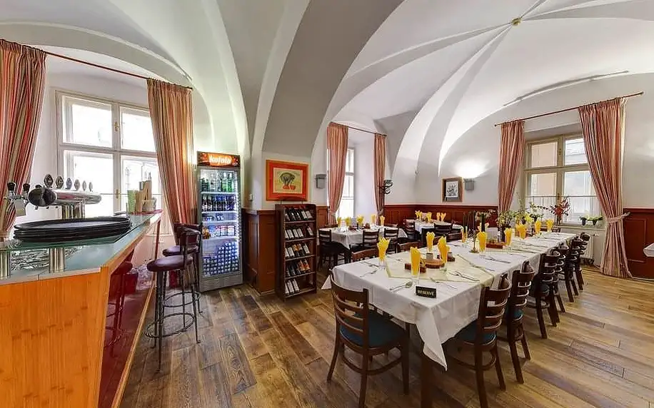 Luxusní pobyt na Zámku Křtiny s bohatou gastronomií pro dva a ochutnávkou Moravského krasu