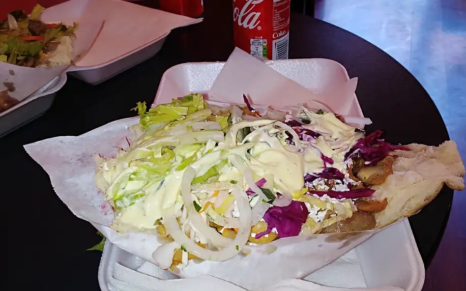 Kebab podle výběru: döner nebo dürüm se sýrem