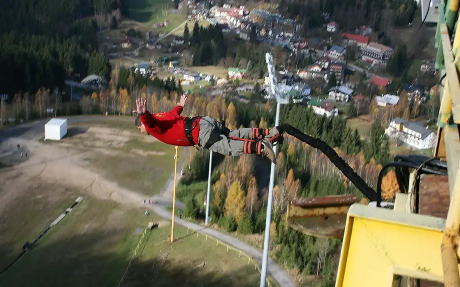 Extrémní bungee jumping z televizní věže či jeřábu