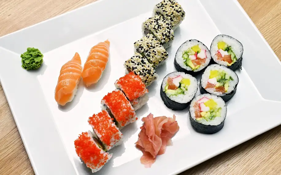 24–74 ks sushi: maki, nigiri, závitky i wakame