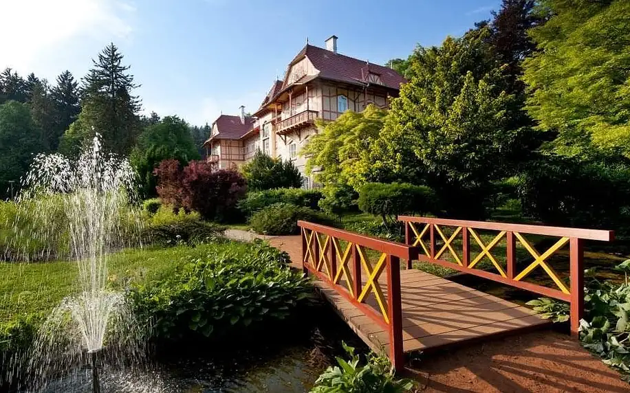 Valašský hotel s polopenzí a pivními lázněmi