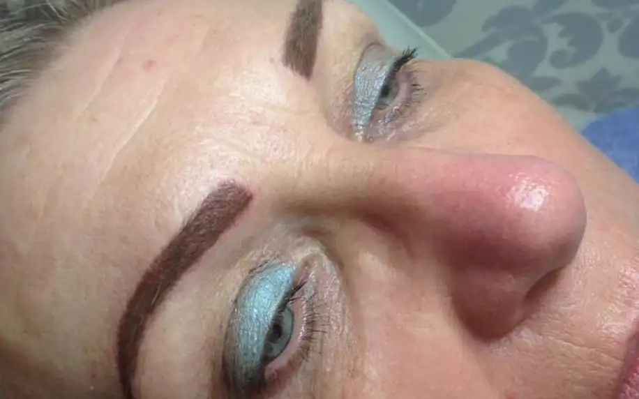 Permanentní make-up: oční linky či obočí