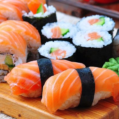 Sety sushi: tuňák, losos, krevety a další dobroty