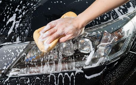Ruční mytí vozu včetně interiéru a ochrany laku