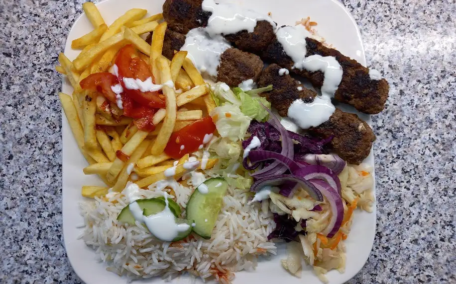 Kebab, döner, dürüm i masový mix grill s přílohou