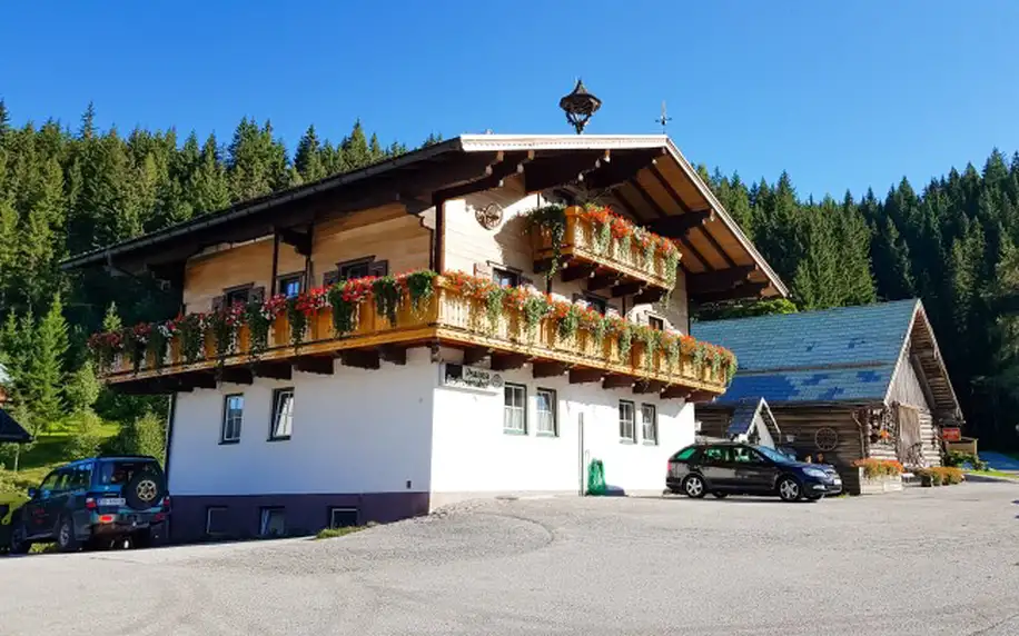 Rakousko poblíž termálů Amadé a atrakcí v Pensionu Bachseitenhof se snídaněmi, slevovou kartou a saunou