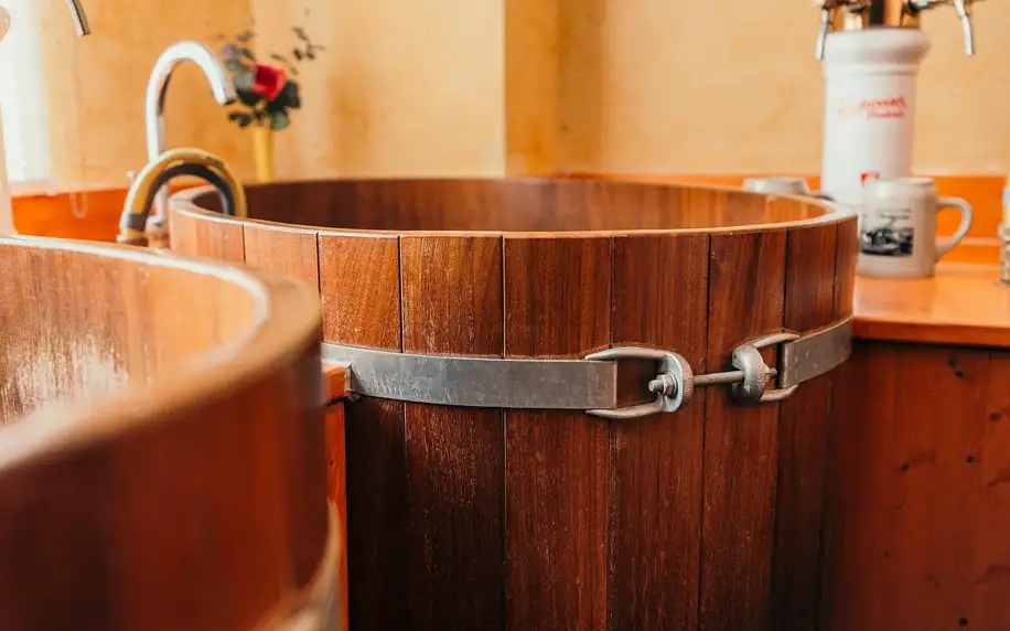 Vířivka, sauna, privátní lázeň a pivo pro 2 osoby