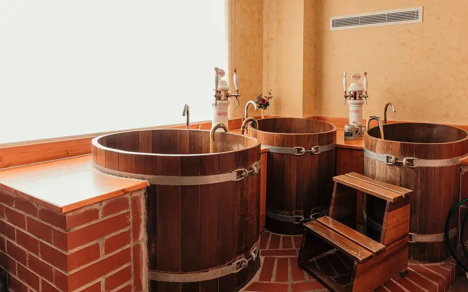Vířivka, sauna, privátní lázeň a pivo pro 2 osoby