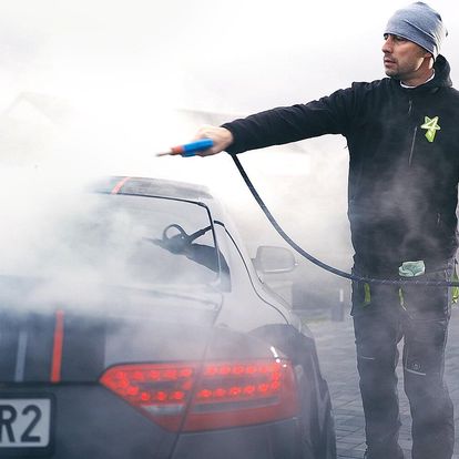 Ruční mytí auta i čištění interiéru a dezinfekce