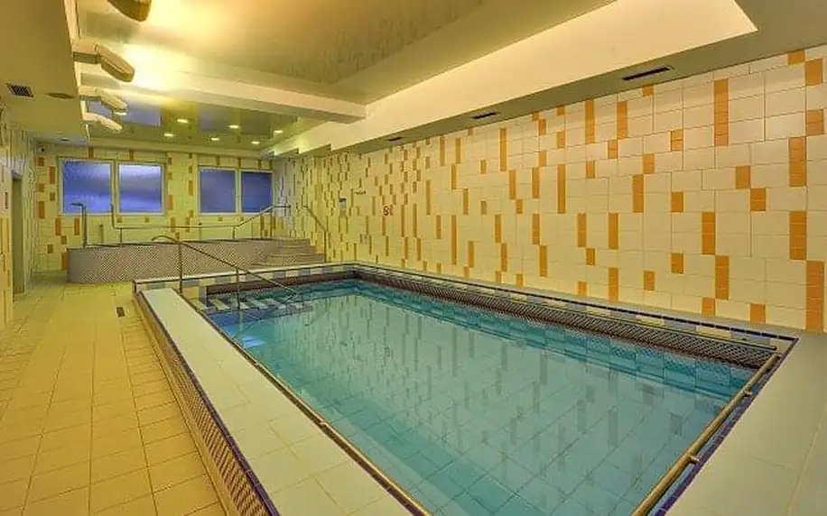 Radonové lázně Jáchymov: Hotel Radium Palace **** s polopenzí, lázeňským centrem (bazény a sauny) + procedury
