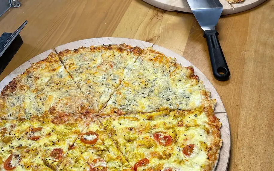 1× pizza dle výběru k odnosu s sebou i ⅙ pizzy na tácku