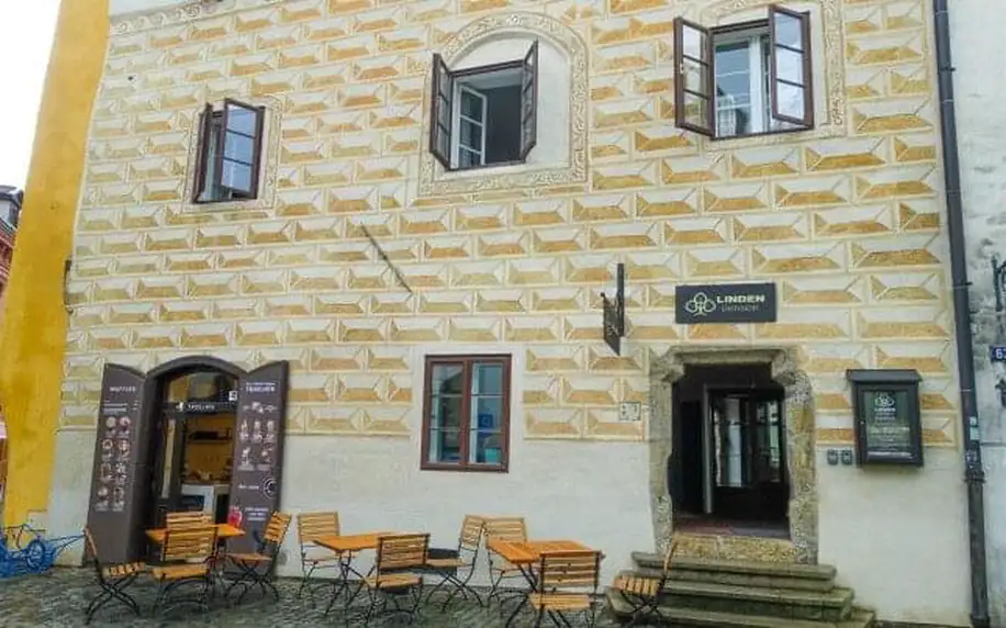 Český Krumlov: Pobyt přímo v historickém centru v Pensionu Linden se snídaněmi formou bufetu + láhev vína