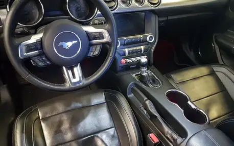 Ford Mustang 5.0 GT: řízení nebo spolujízda