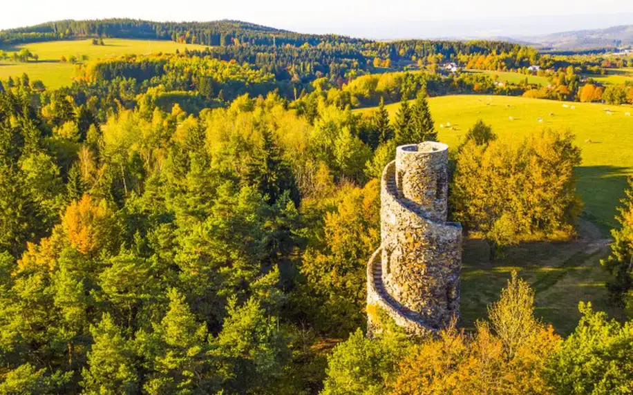 CHKO Slavkovský les: Pobyt na Zámku Kamenný Dvůr s gurmánskou polopenzí, neomezeným wellness + piknikový koš