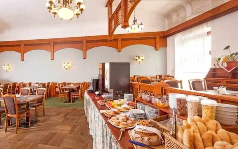 Jindřichův Hradec: Hotel Concertino - Zlatá Husa **** se snídaněmi, privátní saunou + čokoládová masáž a zábal