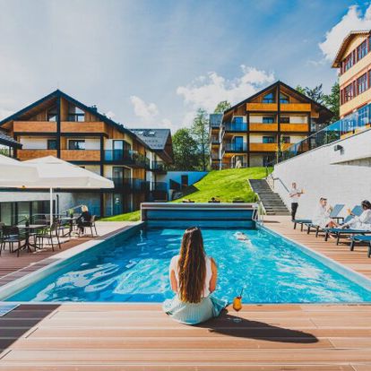 Polské Krkonoše 7 km od hranic v Hotelu Tremonti v alpském stylu se snídaní, 2 bazény, saunami a hernami