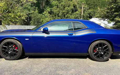 Dodger Challenger 5.7 V8 HEMI modrý až na 24 hodin
