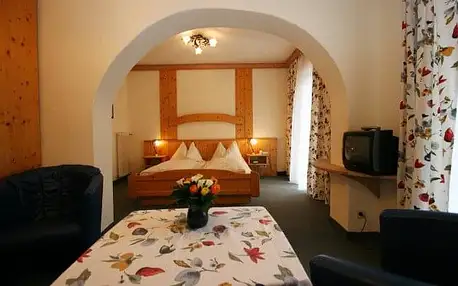 Zimní Vysoké Taury: Ferienhotel Alber *** s neomezeným wellness, nočním výletem, sněžnicemi a polopenzí