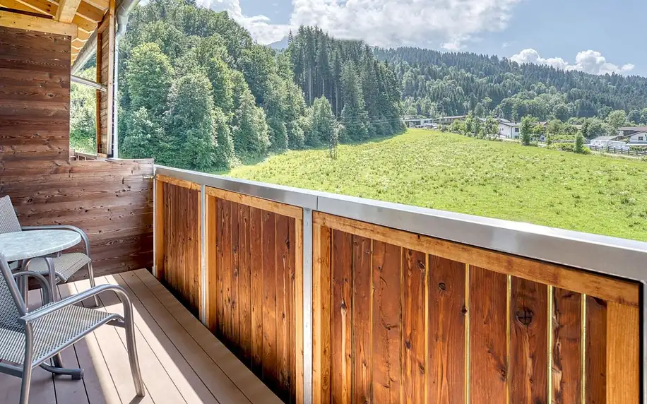 Kitzbühelské Alpy: moderní horský hotel, jídlo, sauny