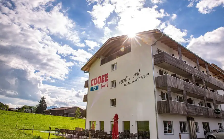Kitzbühelské Alpy: moderní horský hotel, jídlo, sauny