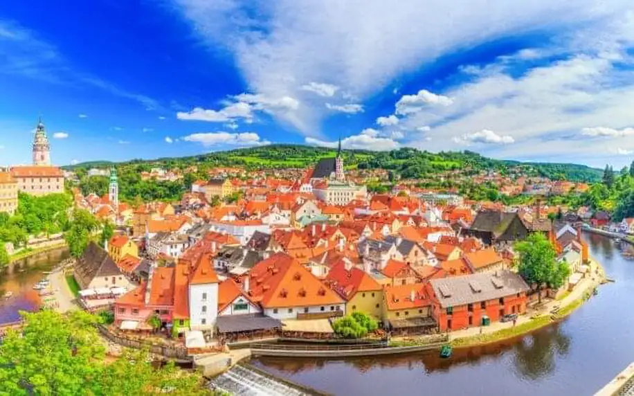 Český Krumlov: Pobyt přímo v centru luxusně v Hotelu Grand **** či dependanci se snídaní/polopenzí + Prosecco