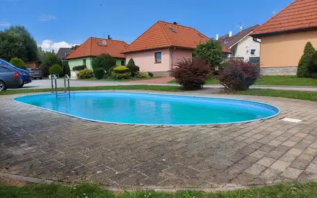 Pobyt u Lipna: rekreační dům s bazénem, až 10 os.