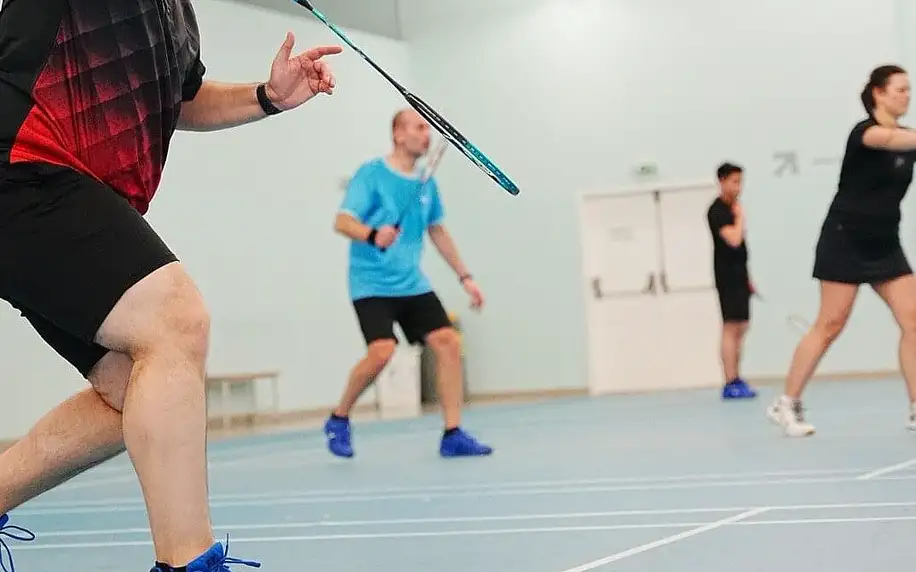 Lekce badmintonu pro začátečníky i mírně pokročilé