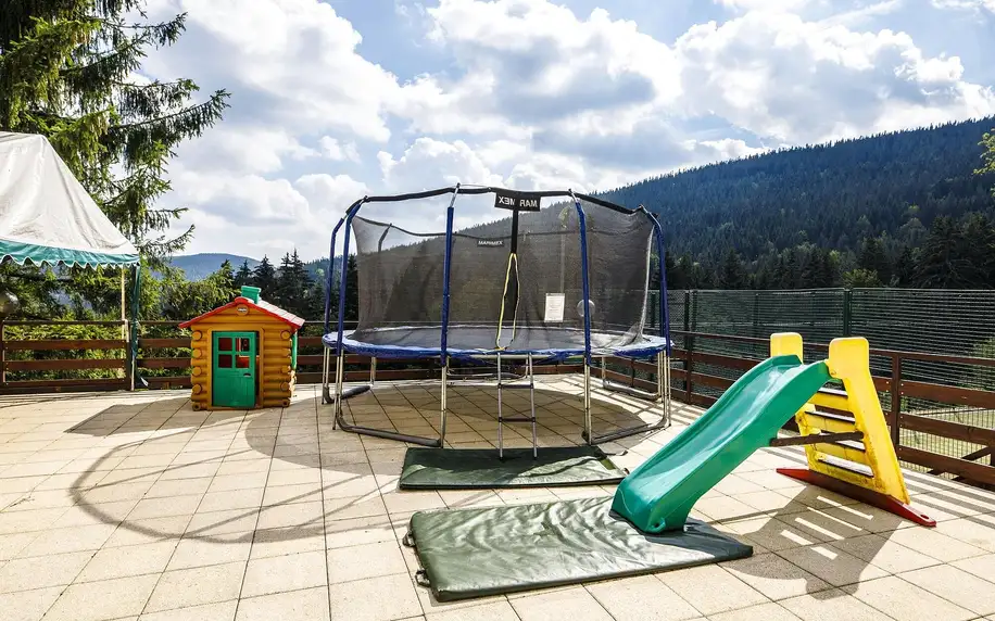 Pobyt ve Špindlu: polopenze, grilování a v létě bazén