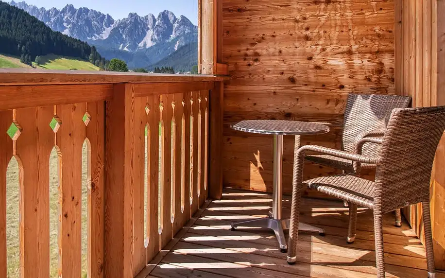 Dachstein: moderní horský hotel s jídlem a saunami